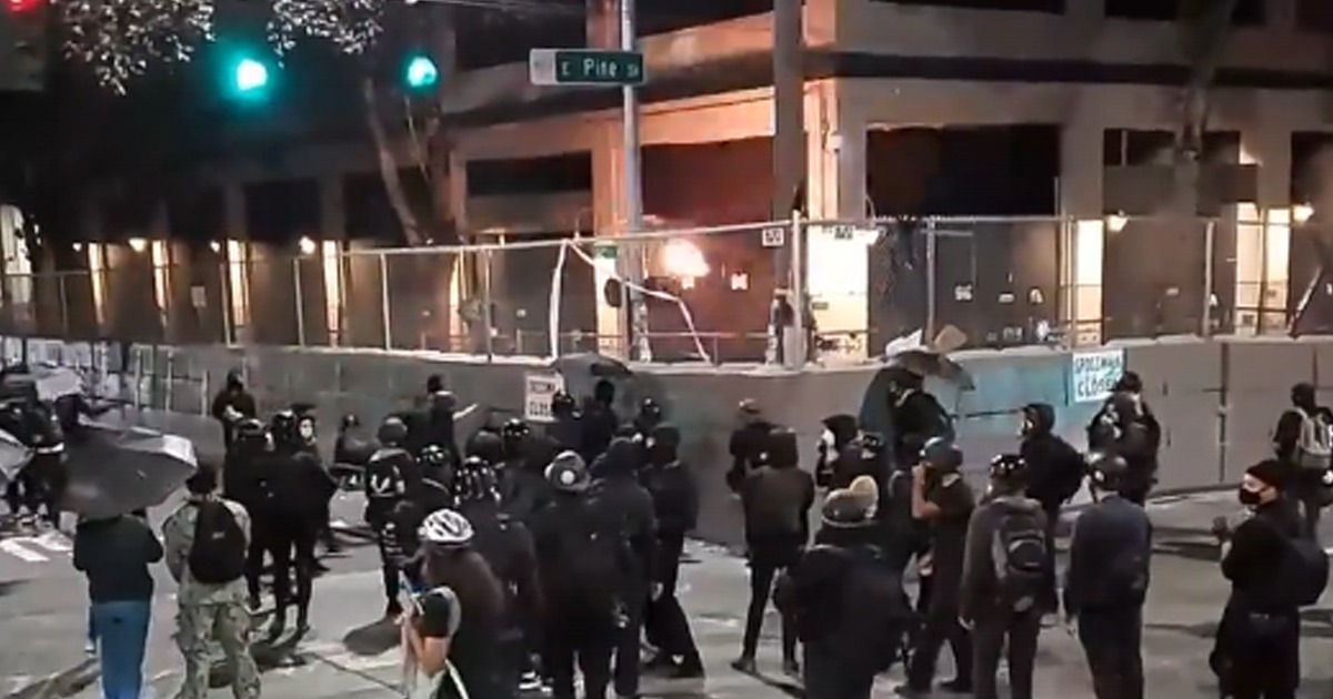 VIDEO: Seattle Antifa Rioters Throw Molotov Cocktails at
Police Near CHAZ Site 1