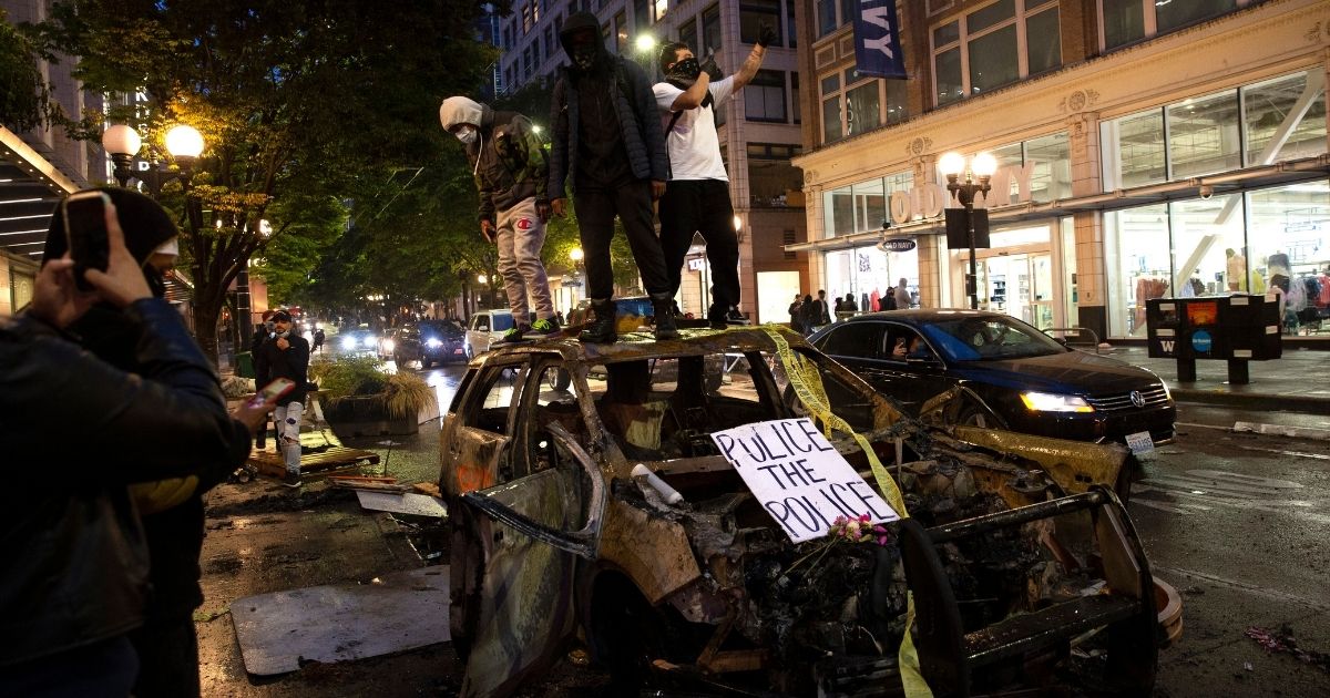 Report: Seattle School Teaches Students To Call Rioters
‘Freedom Fighters,’ Encourages Kids To Bail Them Out 1
