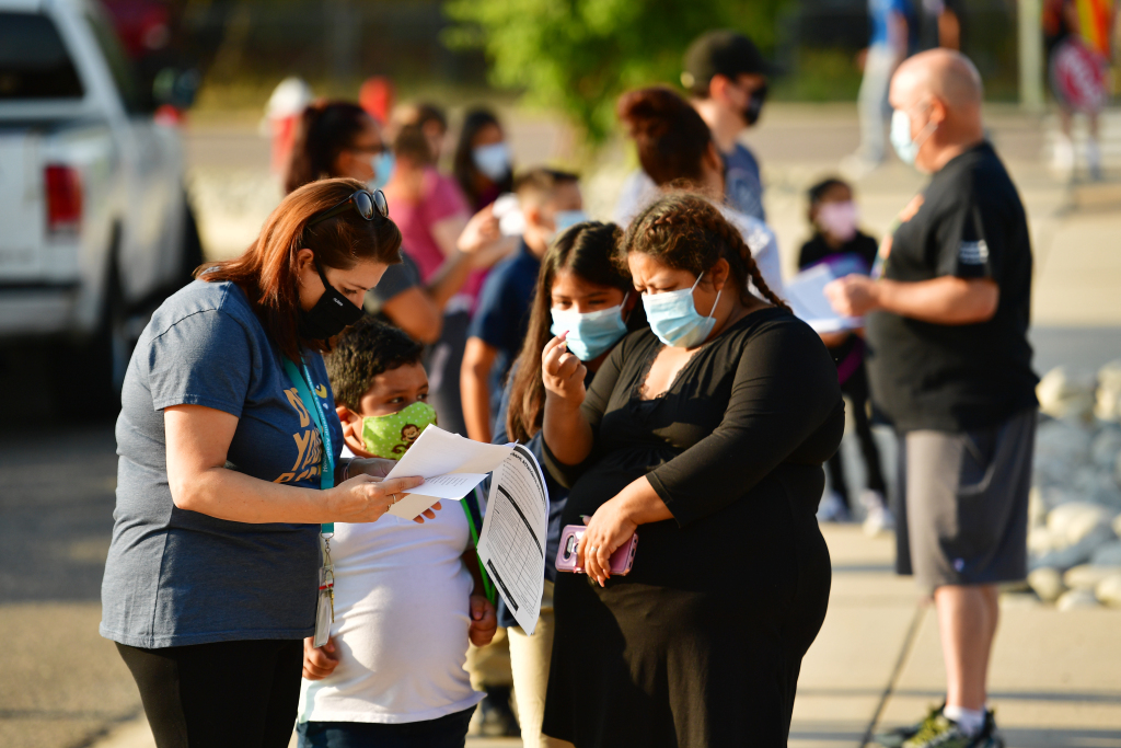 Cohorts help limit the spread of COVID-19 in schools. Here’s
how two Colorado districts do it 1