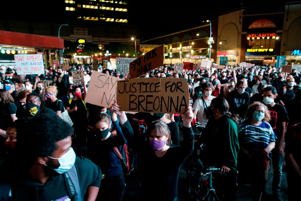 Hundreds gather across NYC to protest Breonna Taylor
decision 1