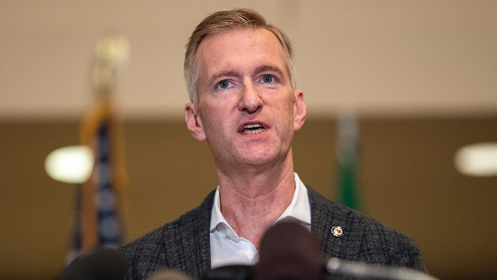 Portland’s mayor admits rioters are “terrorizing families
with children,” plans to move 1