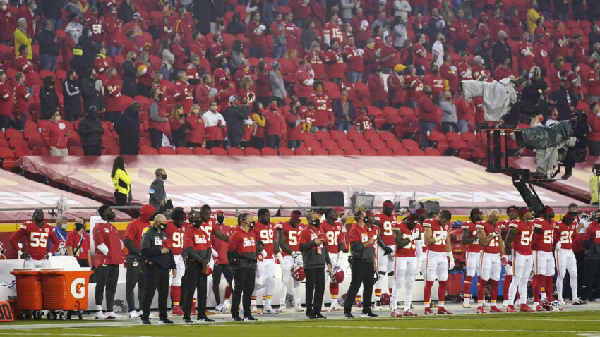 Prior to NFL opener, Chiefs stay on the field for anthem and
Texans remain in locker room 1