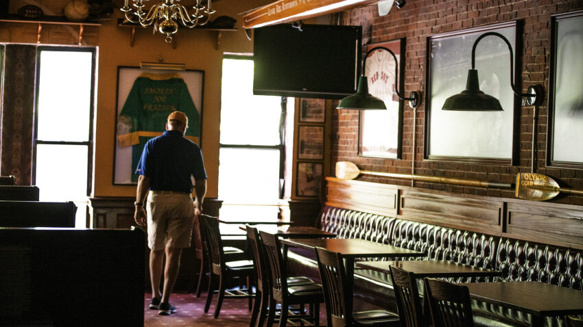 Nearly one quarter of Mass. restaurants have not
reopened 1