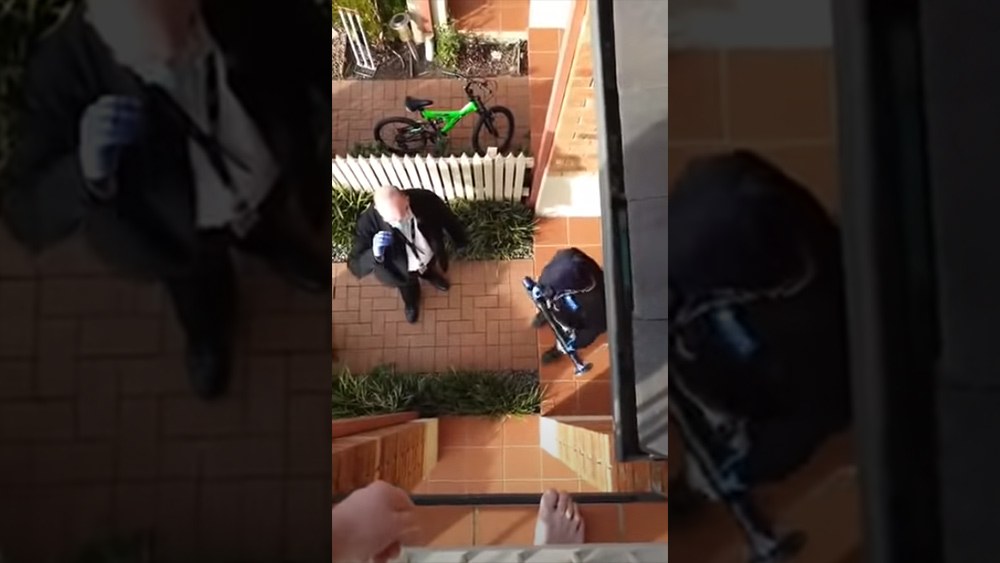 MEDICAL POLICE STATE TYRANNY: Australian police smash down
the door of a man and violently arrest him for mentioning
anti-lockdown protest 1