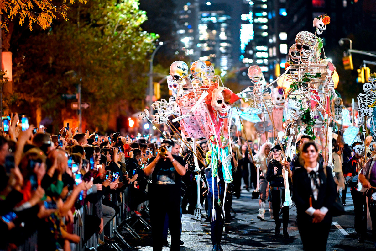 Coronavirus scaring away NYC Halloween festivities and
traditions 1