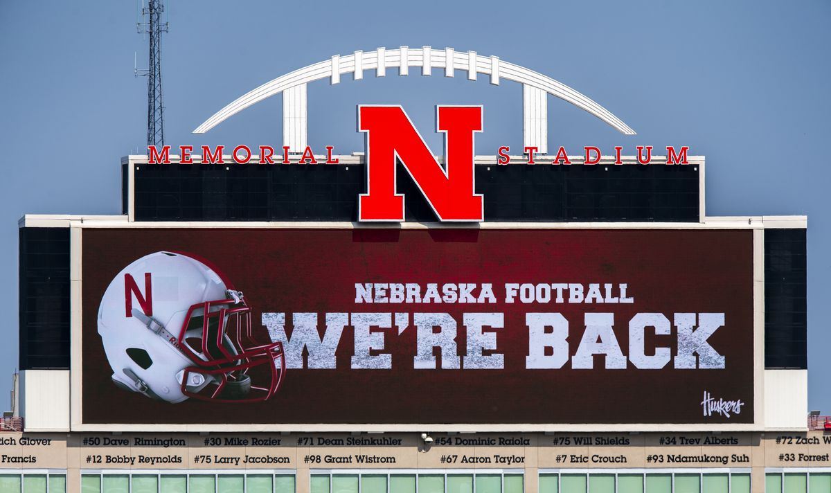 Public health experts weigh risks for playing football as
coronavirus cases spike on Big Ten campuses 1
