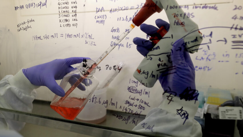 US outlines sweeping plan to provide free COVID-19
vaccines 1