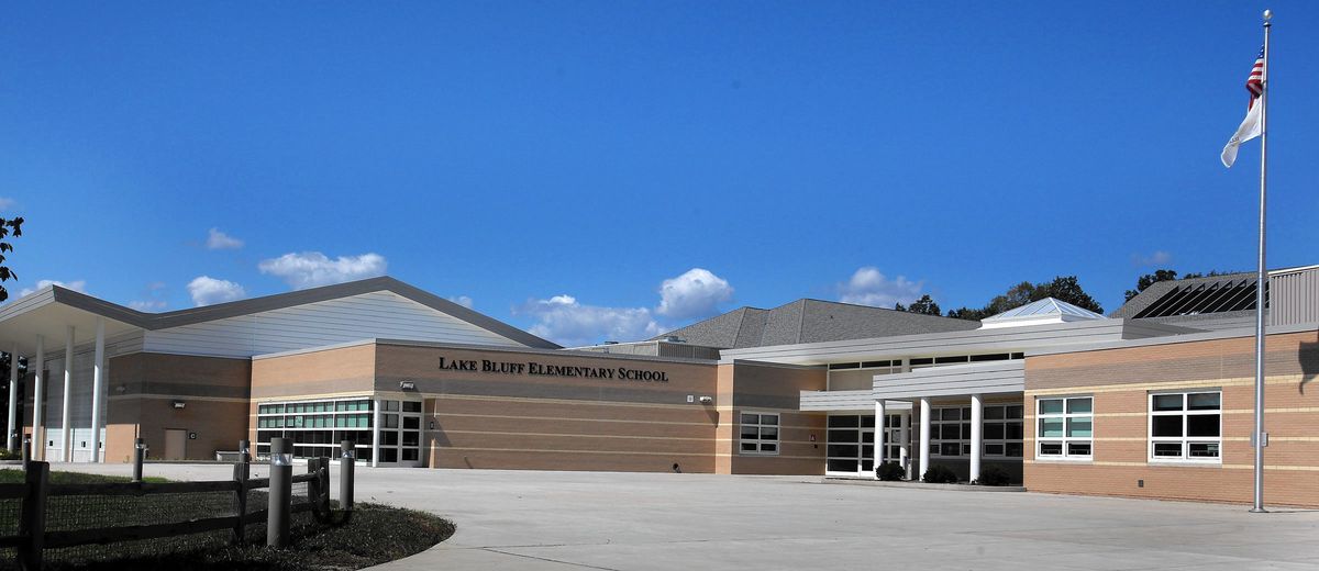 At least 2 Lake Bluff fifth-graders test positive for
COVID-19 after social gatherings involving students 1 At least 2 Lake Bluff fifth-graders test positive for
COVID-19 after social gatherings involving students 1