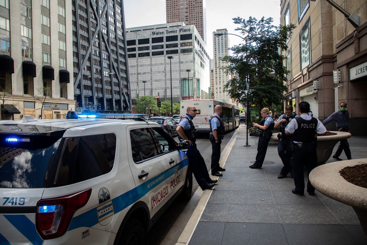 Chicago police moving district patrol officers downtown,
limiting time on street for neighborhood tactical cops, memos
say 1 Chicago police moving district patrol officers downtown,
limiting time on street for neighborhood tactical cops, memos
say 1