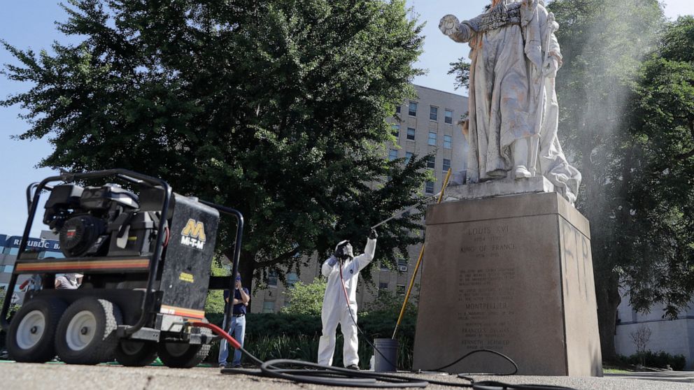 King Louis XVI statue removed from protest site in
Kentucky 1
