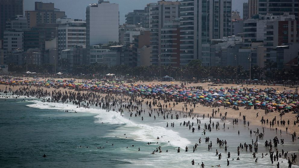 Quarantine-weary Brazilians head to beaches despite
warnings 1
