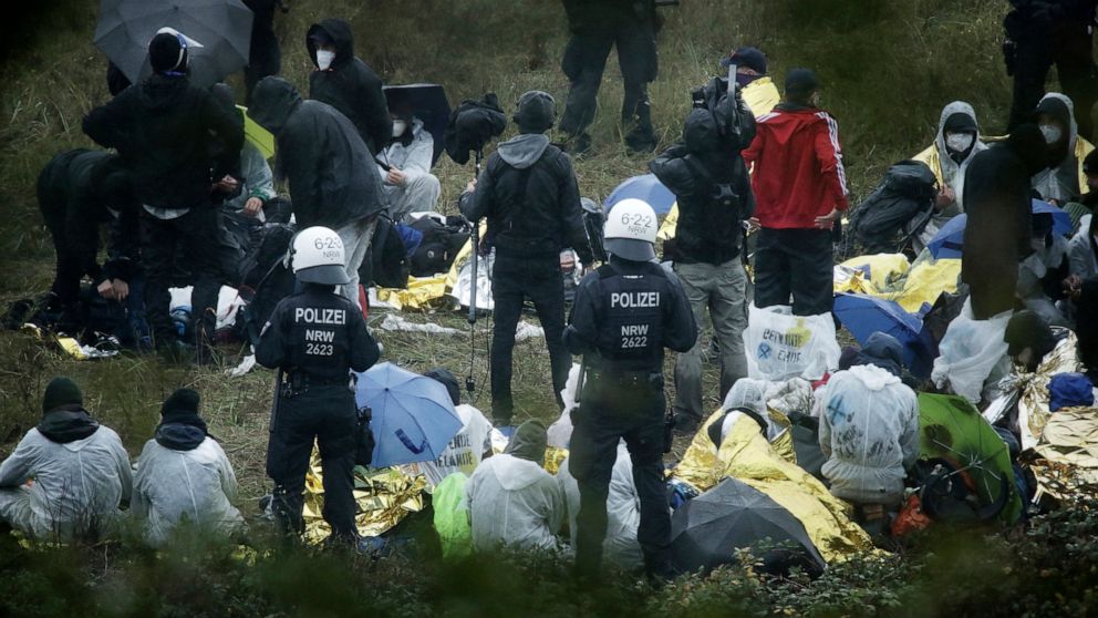 Hundreds of anti-coal protesters break into German
mine 1