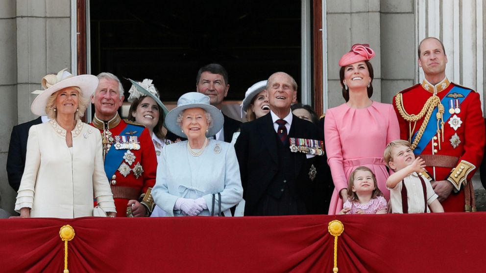 Queen Elizabeth II to trim costs as COVID-19 hits
income 1