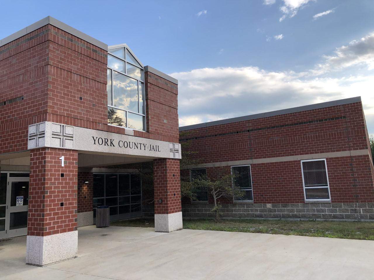 COVID-19 spread at Maine wedding now linked to 143 cases,
one death, outbreak at jail 1