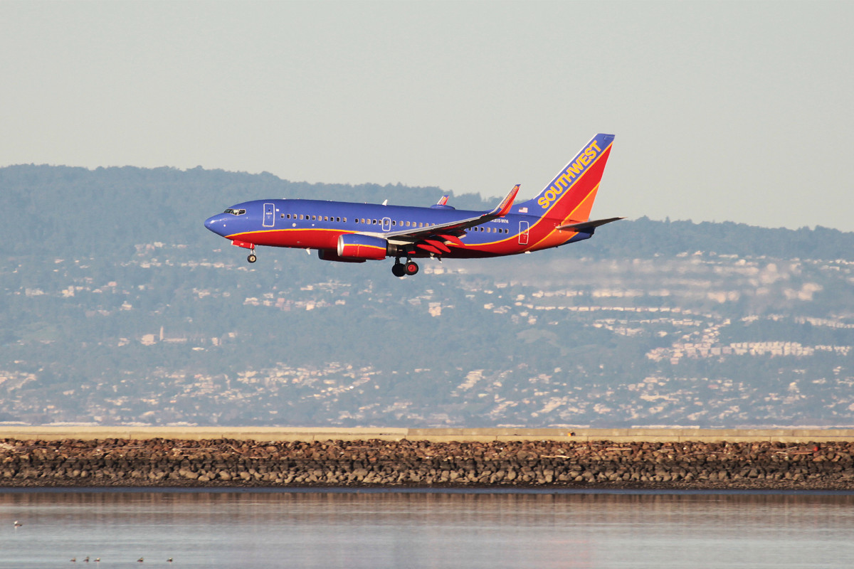 CDC: 11,000 may have been exposed to COVID-19 on
airplanes 1
