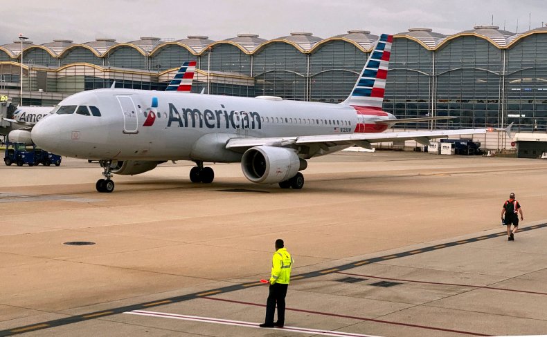 American Airlines Asks Passenger to Exit Plane When Her
2-Year-Old Son Refuses to Wear Mask 1