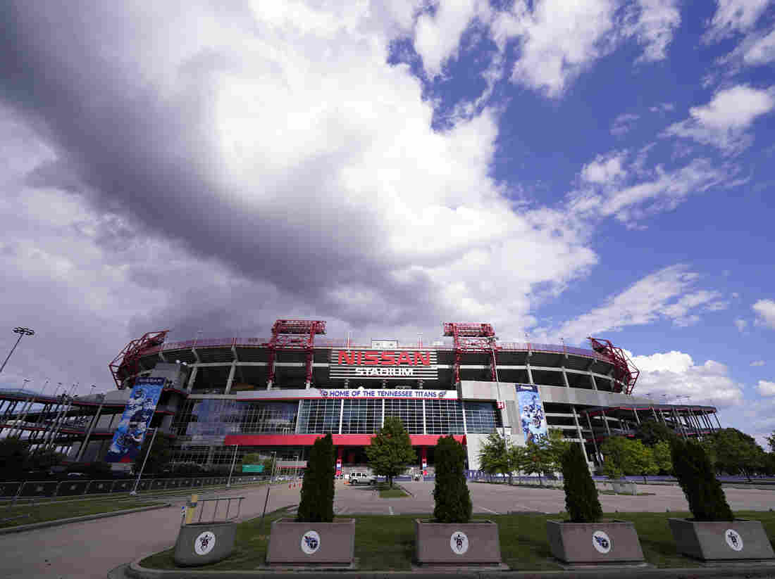 NFL Postpones First Game Due To COVID-19 Pandemic Following
Tennessee Titans Outbreak 1