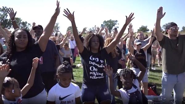 'Worship protests' are bringing revival to America's
troubled cities 1