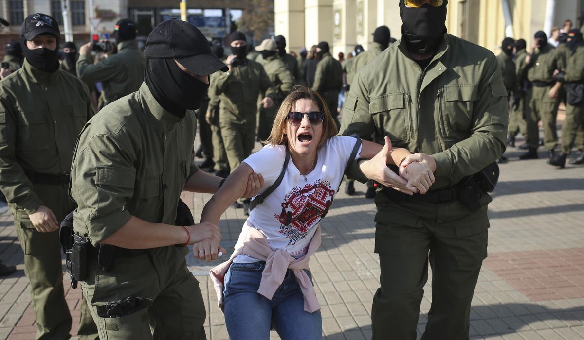 Scores arrested in protest against Belarus'
president 1
