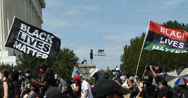 VIDEO: Female Citizen Journalist Allegedly Attacked During
BLM Protest 1