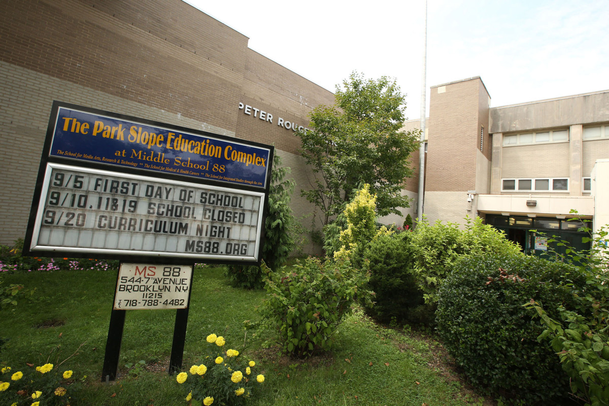 DOE keeping secret a full list of schools with
COVID-infected teachers 1