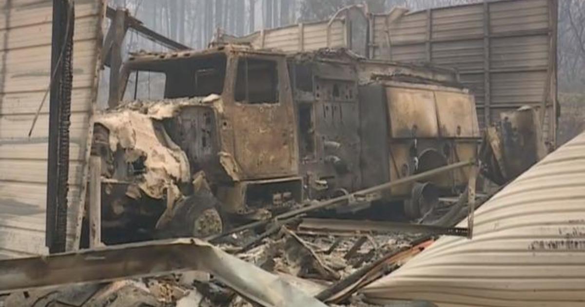 Eye Opener: Western U.S. sees historic wildfire
damage 1