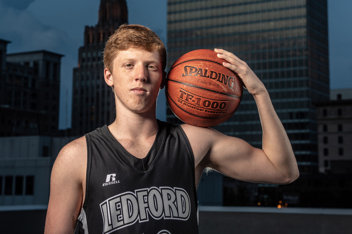 North Carolina basketball player, 19, dies of neurological
problems from COVID-19 1