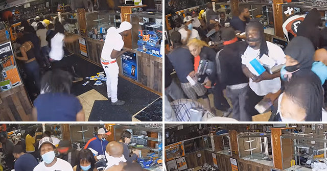 Wild Footage: Dozens of Chicago Suspects Loot Store During
George Floyd Protests 1