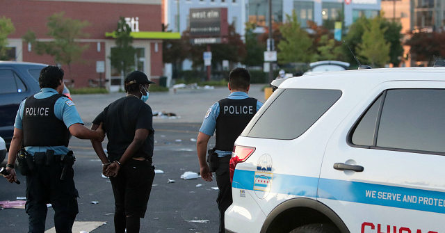 FBI Chicago: Gangs Formed Pact to Shoot Police Officers Who
Draw Weapons on Suspects 1