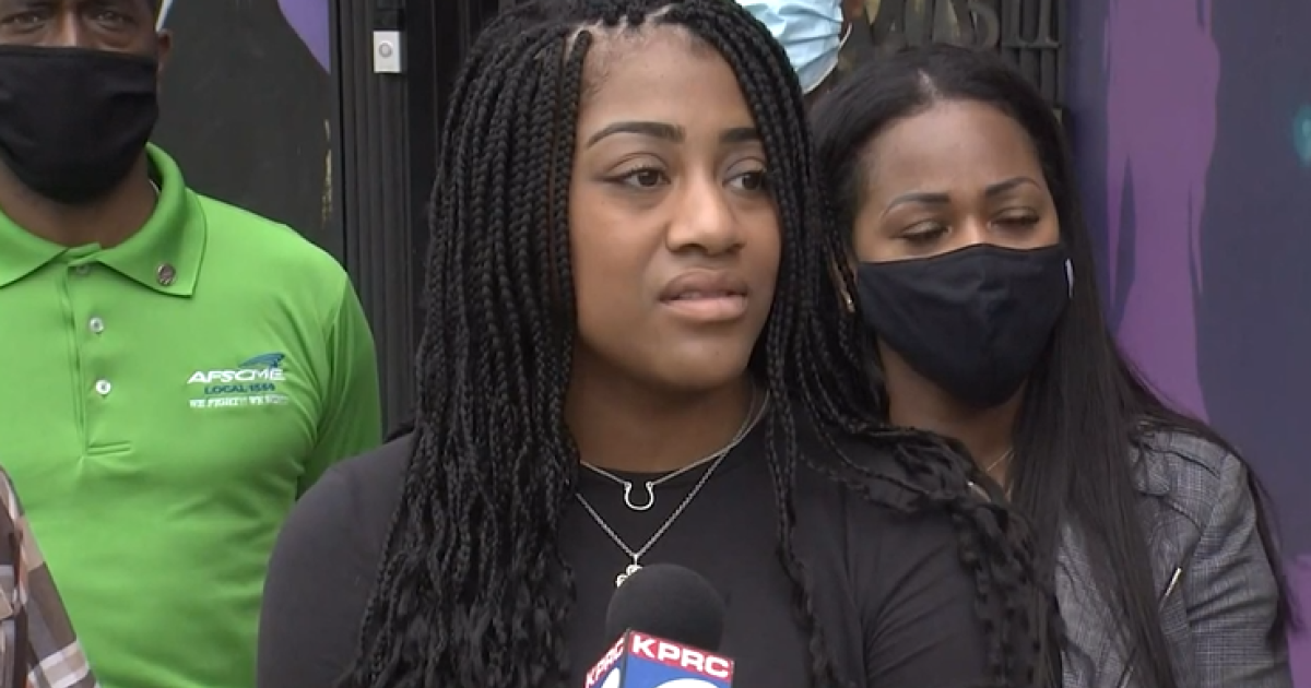 Black student says officers barged into her dorm after false
report 1