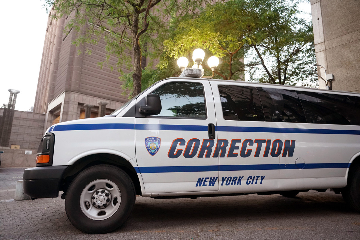 Assaults on NYC correction officers surges over past
year 1