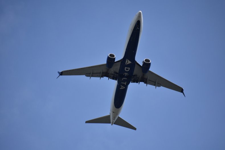 Delta Flight Returns to Gate, Removes Passenger Refusing to
Wear Mask 1