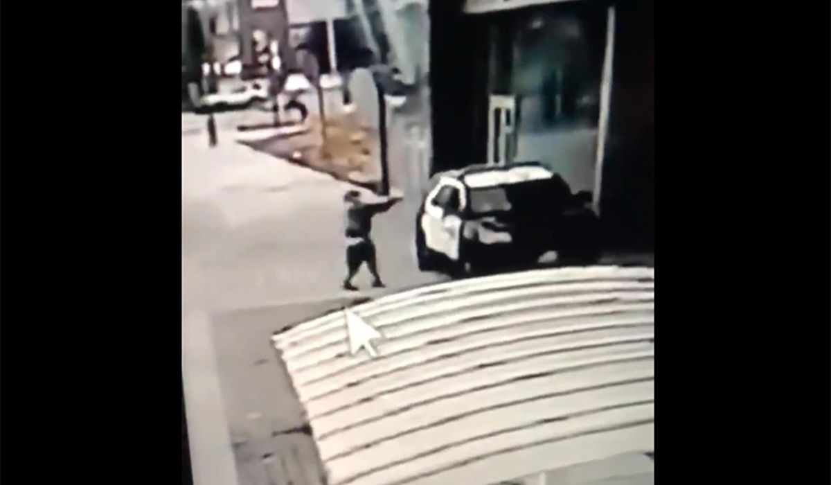 Los Angeles deputies shot; protesters block hospital, shout
'We hope they die' 1