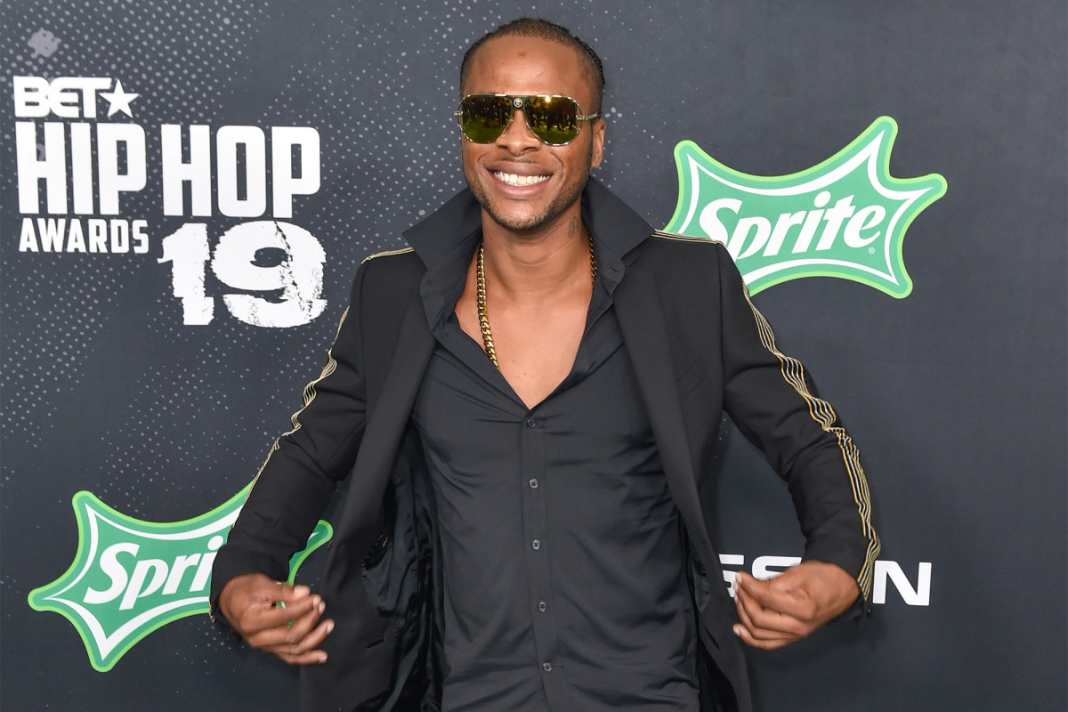 Reggae singer Dexta Daps ‘secret’ concert draws packed crowd
of mask-less fans 1
