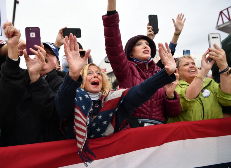Trump Brags About COVID-19 Response As Supporters Fail to
Distance, Wear Masks 1