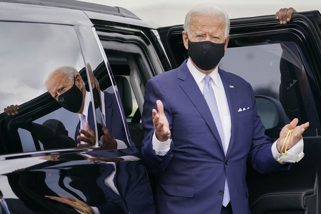 Biden Questions His Own 'Leadership,' Flips On His National
Mask Mandate 1