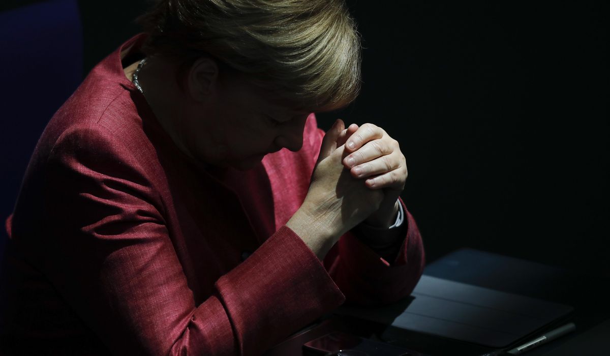 Merkel applauds 'impressive' women protesters in
Belarus 1