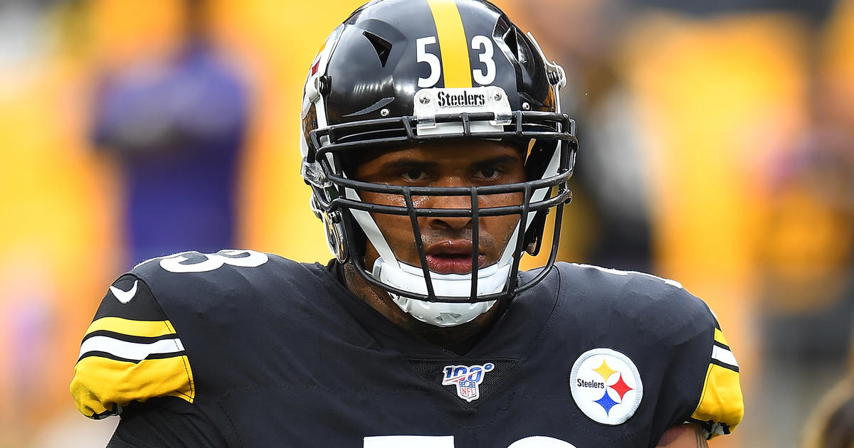 Steelers star breaks with team, honors fallen police
officer 1