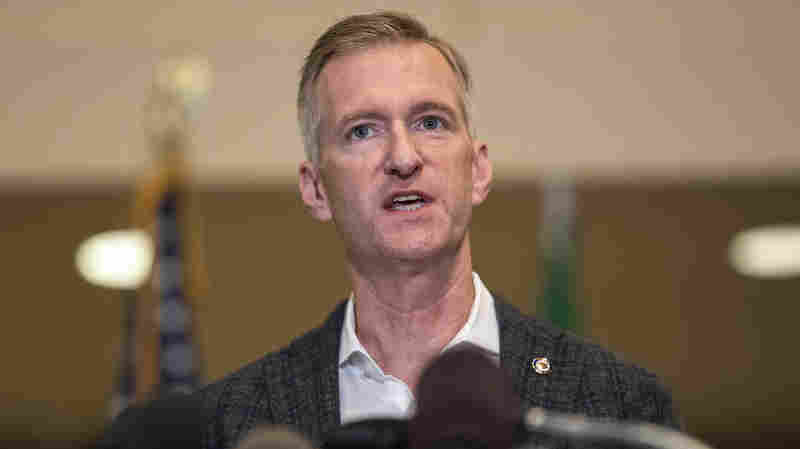 Portland, Ore., Mayor Bans Police Use Of Tear Gas At
Protests 1