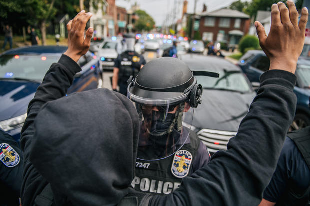 Two officers shot in Louisville amid Breonna Taylor
protests 1