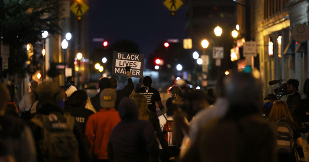 Lawmaker who proposed statewide "Breonna's Law" arrested at
protest 1