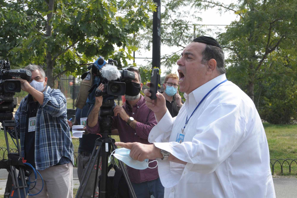 Maskless protester shuts down NYC Health Department’s
COVID-19 press conference 1