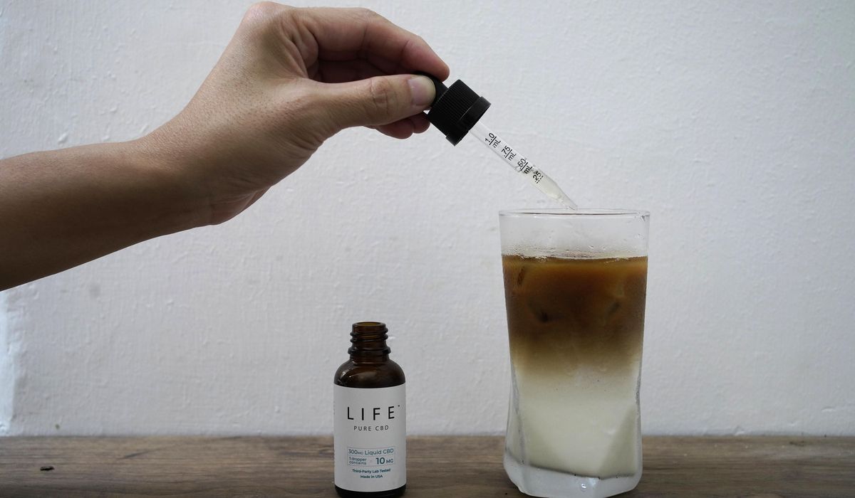 Hong Kong’s first CBD cafe opens its doors to
customers 1