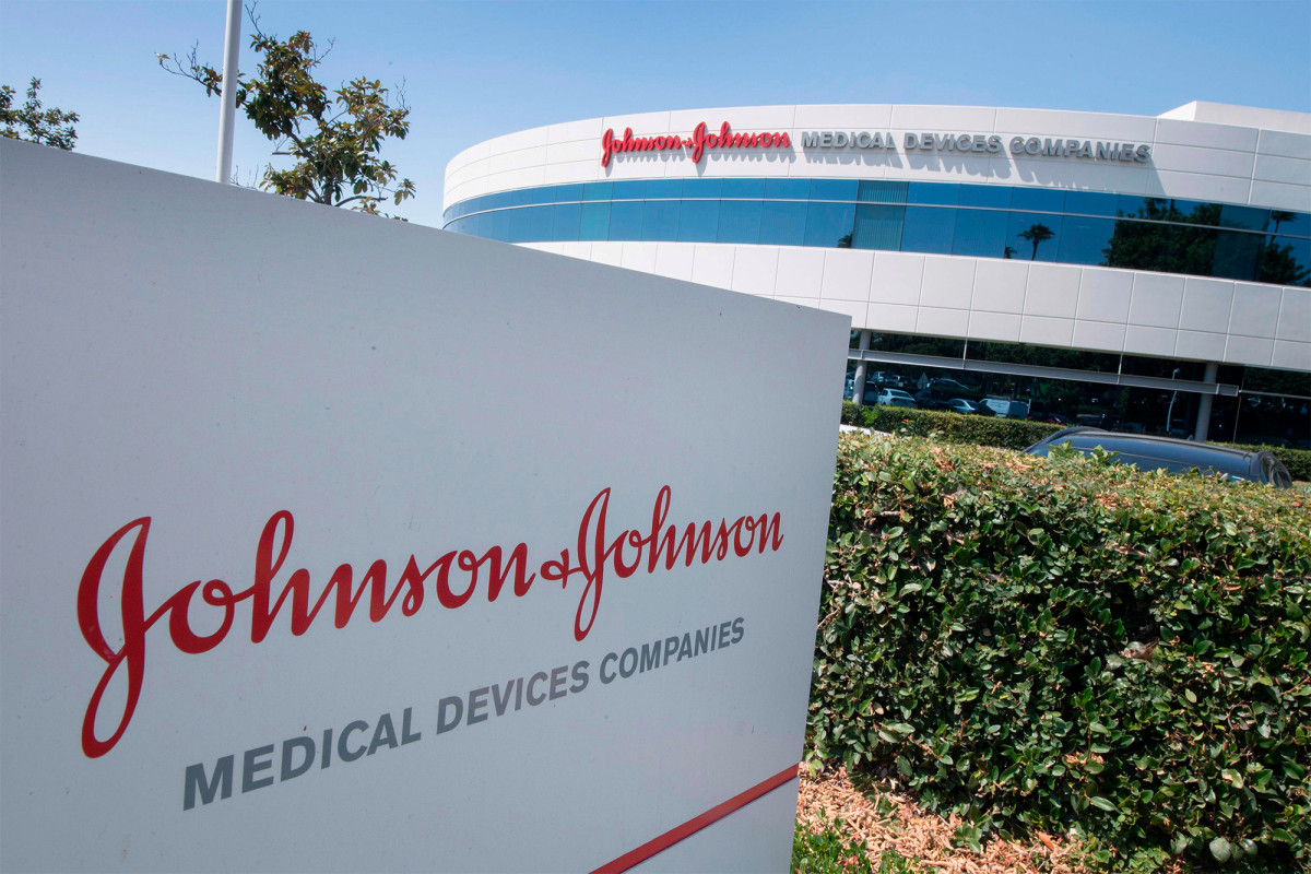 Johnson & Johnson COVID-19 vaccine stops severe
illness — in hamsters 1