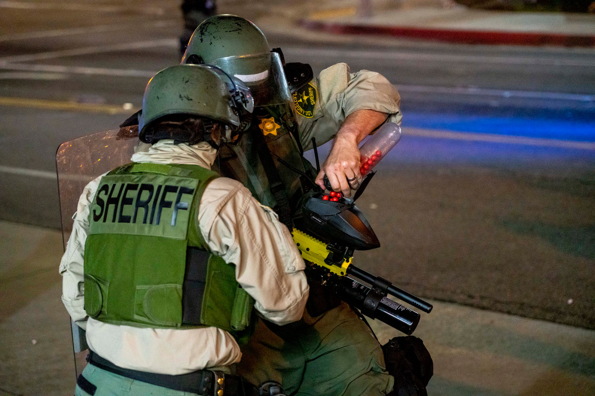 LA sheriffs fire non-lethal rounds to break up Dijon Kizzee
protesters 1