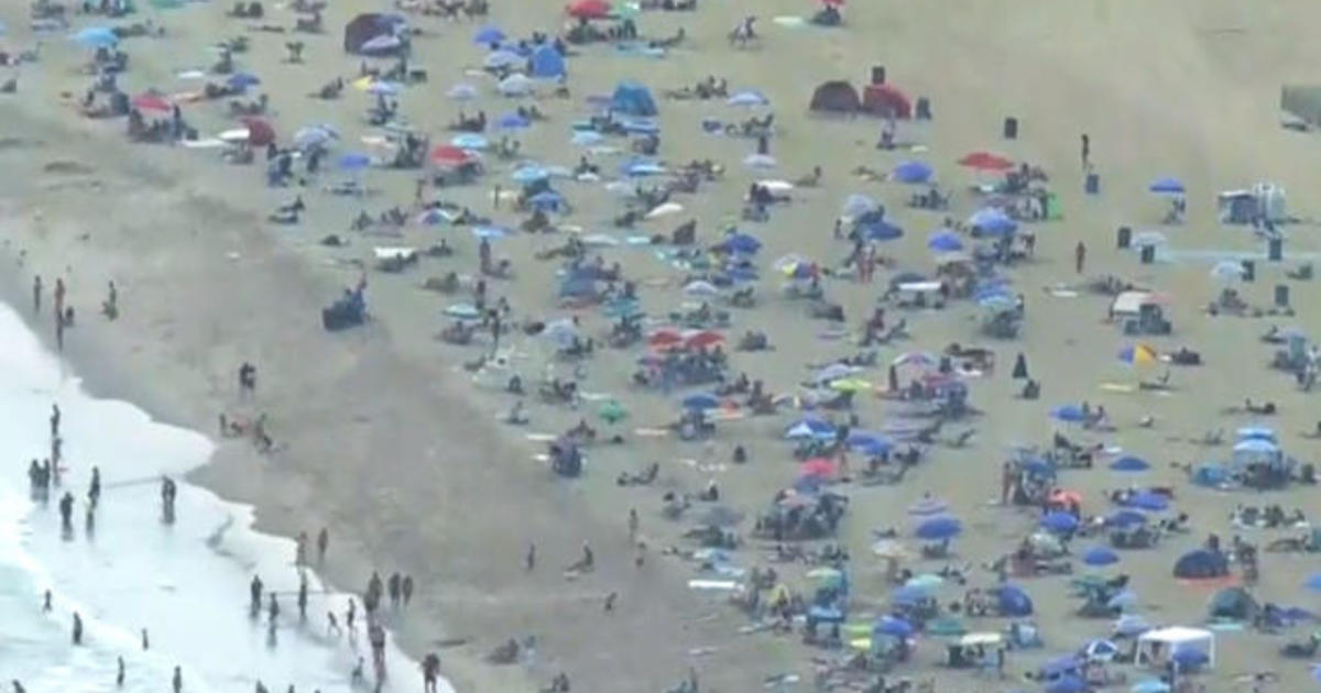 Governors warn people to take COVID-19 seriously over Labor
Day weekend 1