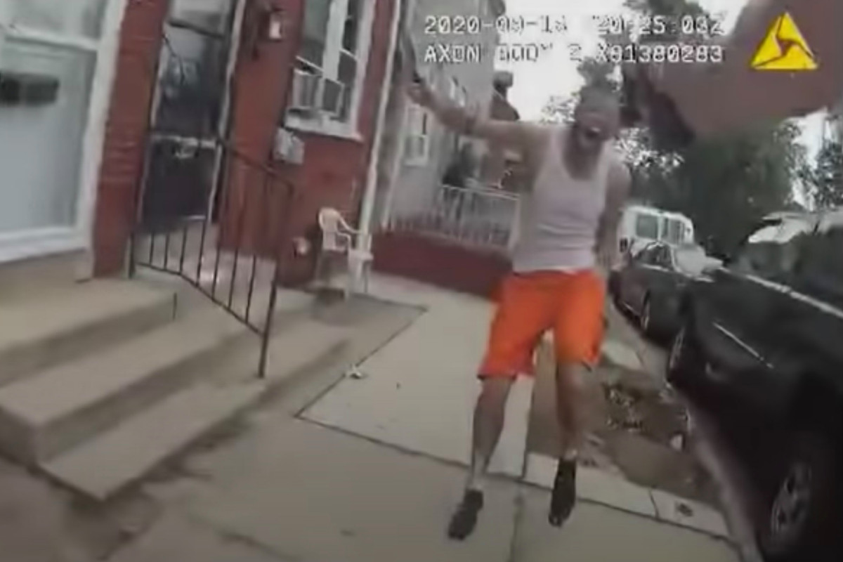 Protest erupts after police shoot knife-wielding man in
Lancaster, PA 1