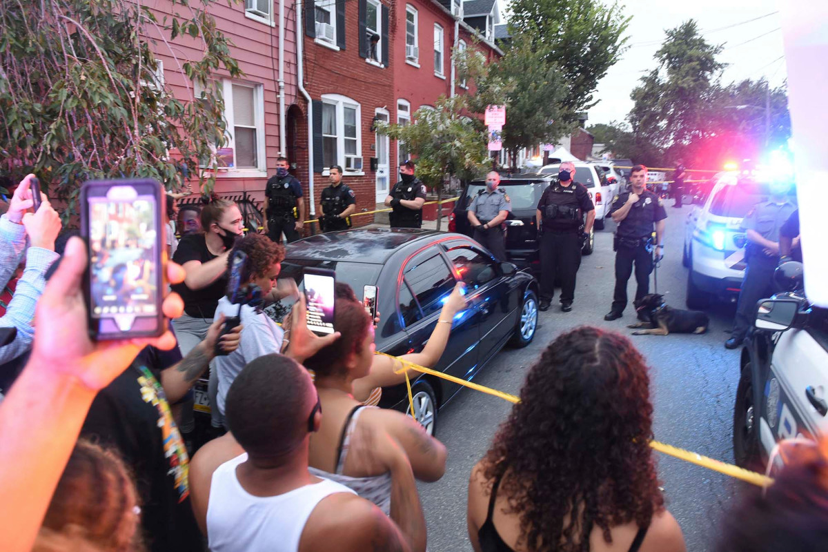 Protesters demand cops let themselves be stabbed or
shot 1