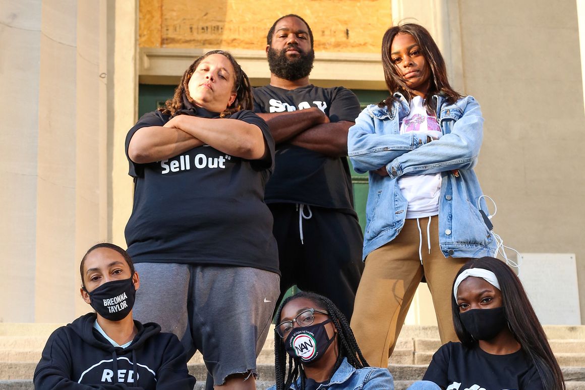 The Armed Women at the Center of the Louisville
Protests 1