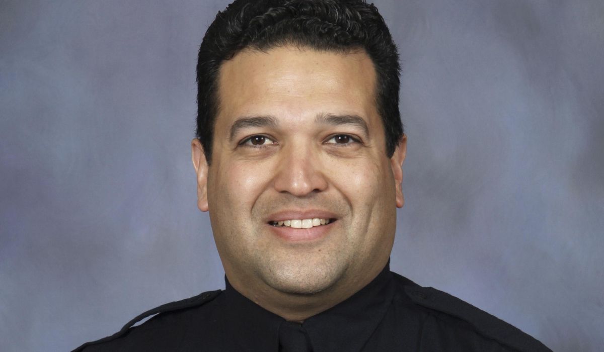 Nebraska police officer dies 2 weeks after he was
shot 1
